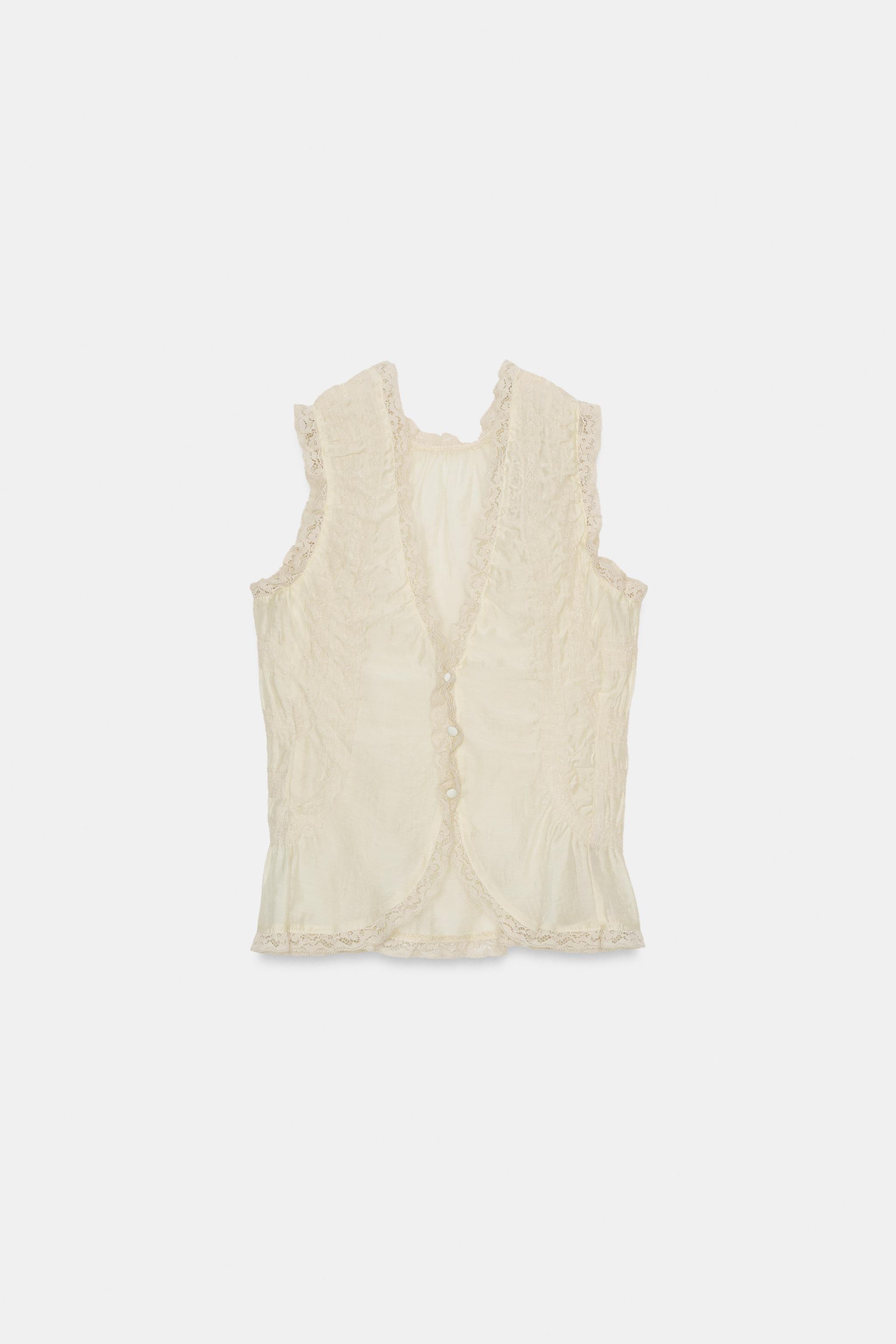 CHEMISE EN DENTELLE AVEC BOUTONS REVÊTUS